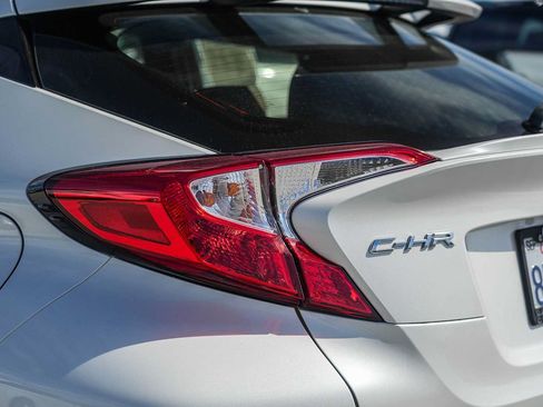 Used 2020 Toyota C-HR LE FWD image 9
