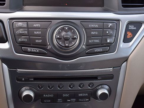 Used 2019 Nissan Pathfinder SL FWD image 10