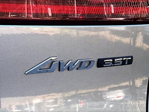 Used 2022 Genesis GV70 3.5T Sport w/ Sport Advanced Package AWD/4WD image 10