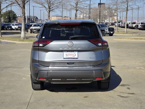 Used 2025 Nissan Rogue SL image 7