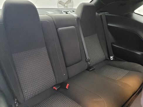 Used 2017 Dodge Challenger R/T image 19