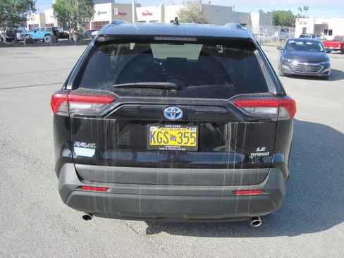 Used 2021 Toyota RAV4 LE AWD/4WD image 5