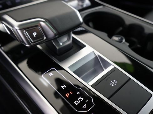 Used 2023 Audi Q8 Premium Plus w/ Premium Plus Package image 4