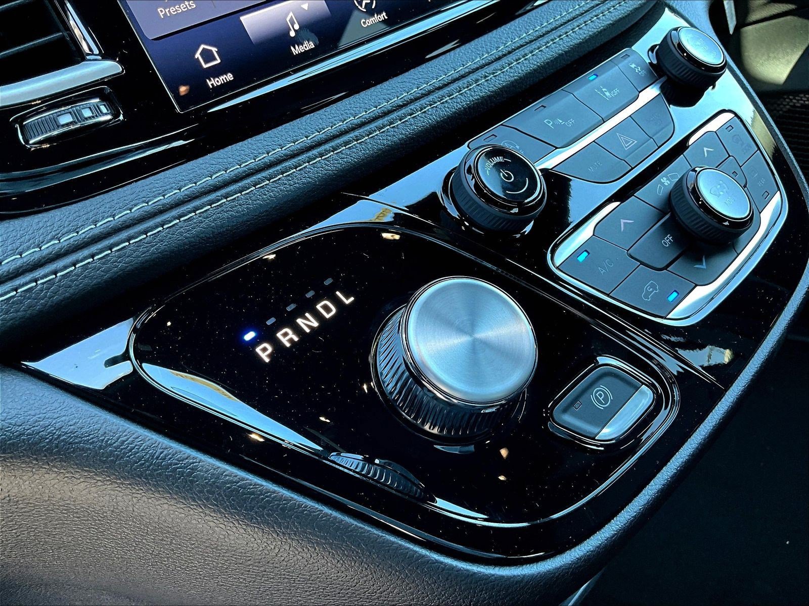 New 2027 Chrysler Pacifica Select AWD/4WD image 12
