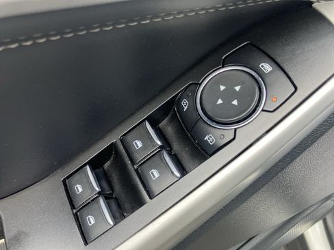 Used 2021 Ford Explorer XLT AWD/4WD image 19
