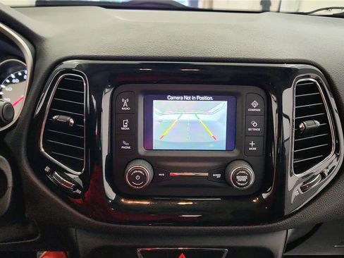 Used 2018 Jeep Compass Latitude AWD/4WD image 24