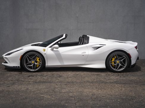Certified 2021 Ferrari F8 Tributo RWD image 2