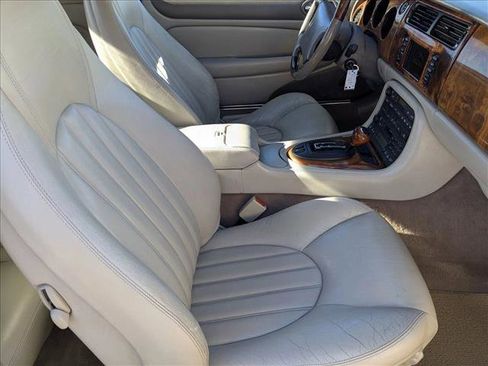 Used 2000 Jaguar XK8 Convertible image 18