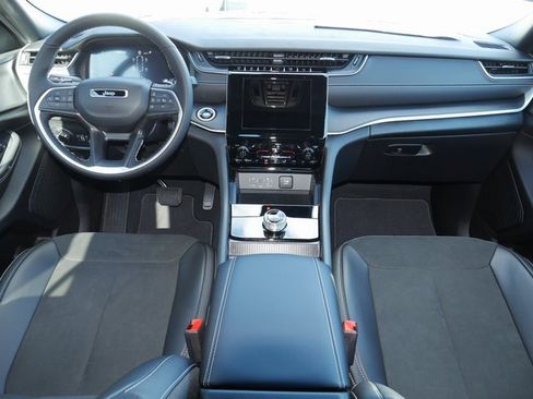 New 2025 Jeep Grand Cherokee L Altitude image 5