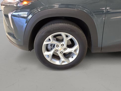 Used 2025 Chevrolet Trax LS w/ LS Convenience Package FWD image 7