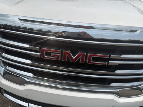 Used 2023 GMC Acadia SLT AWD/4WD image 32