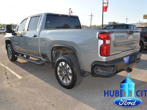 Used 2024 Chevrolet Silverado 2500 Custom w/ Custom Value Package image 3