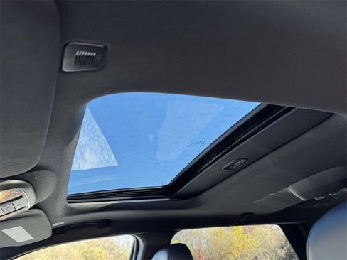 Used 2025 Dodge Durango GT image 4