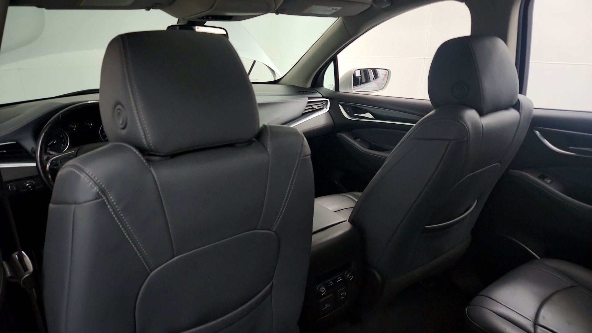 Used 2019 Buick Enclave Essence w/ LPO, Sport Appearance Package AWD/4WD image 25