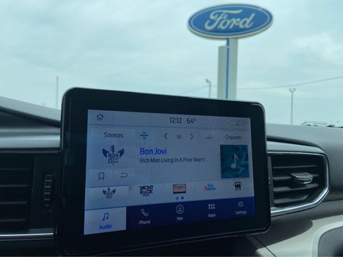 Used 2023 Ford Explorer XLT w/ Equipment Group 202A AWD/4WD image 36