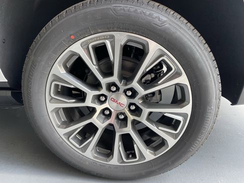 New 2026 GMC Yukon XL Denali w/ Denali Reserve Package image 7