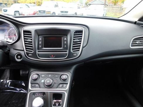 Used 2017 Chrysler 200 LX image 7