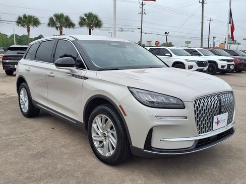 Used 2023 Lincoln Corsair FWD image 3