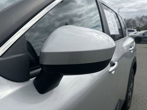 Used 2024 Nissan Rogue SV image 10