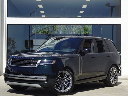 Used 2025 Land Rover Range Rover SE AWD/4WD image 10
