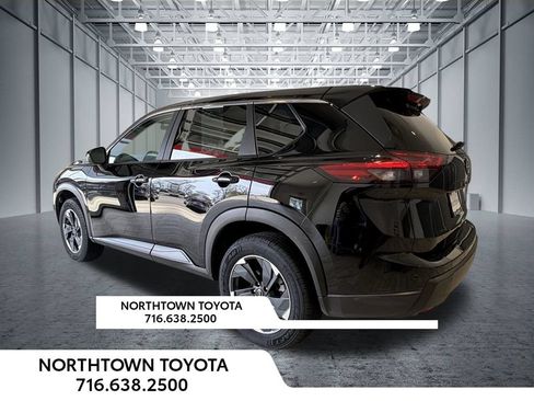 Used 2025 Nissan Rogue SV AWD/4WD image 4