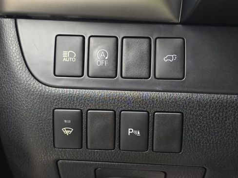 Used 2019 Toyota Highlander Limited FWD image 36