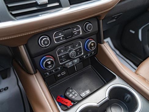 Used 2024 Chevrolet Suburban High Country w/ Advanced Technology Package image 18