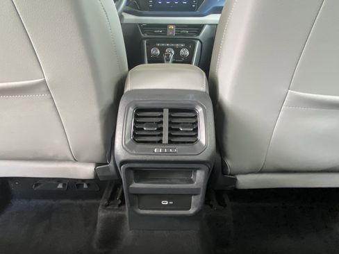 Used 2023 Volkswagen Taos SE w/ Black Wheel Package image 31