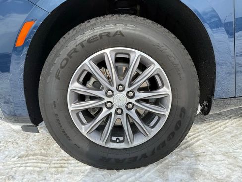 Used 2022 Buick Enclave Essence image 14