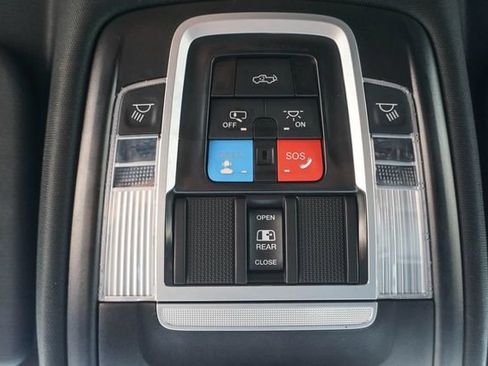 Used 2025 RAM 1500 Laramie AWD/4WD image 27