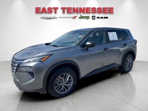 Used 2024 Nissan Rogue S AWD/4WD image 7