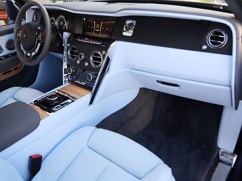 Certified 2023 Rolls-Royce Cullinan w/ Cullinan Package AWD/4WD image 18