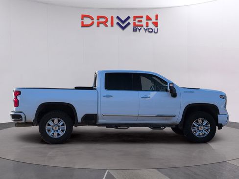 Used 2024 Chevrolet Silverado 2500 High Country w/ High Country Premium Package image 6