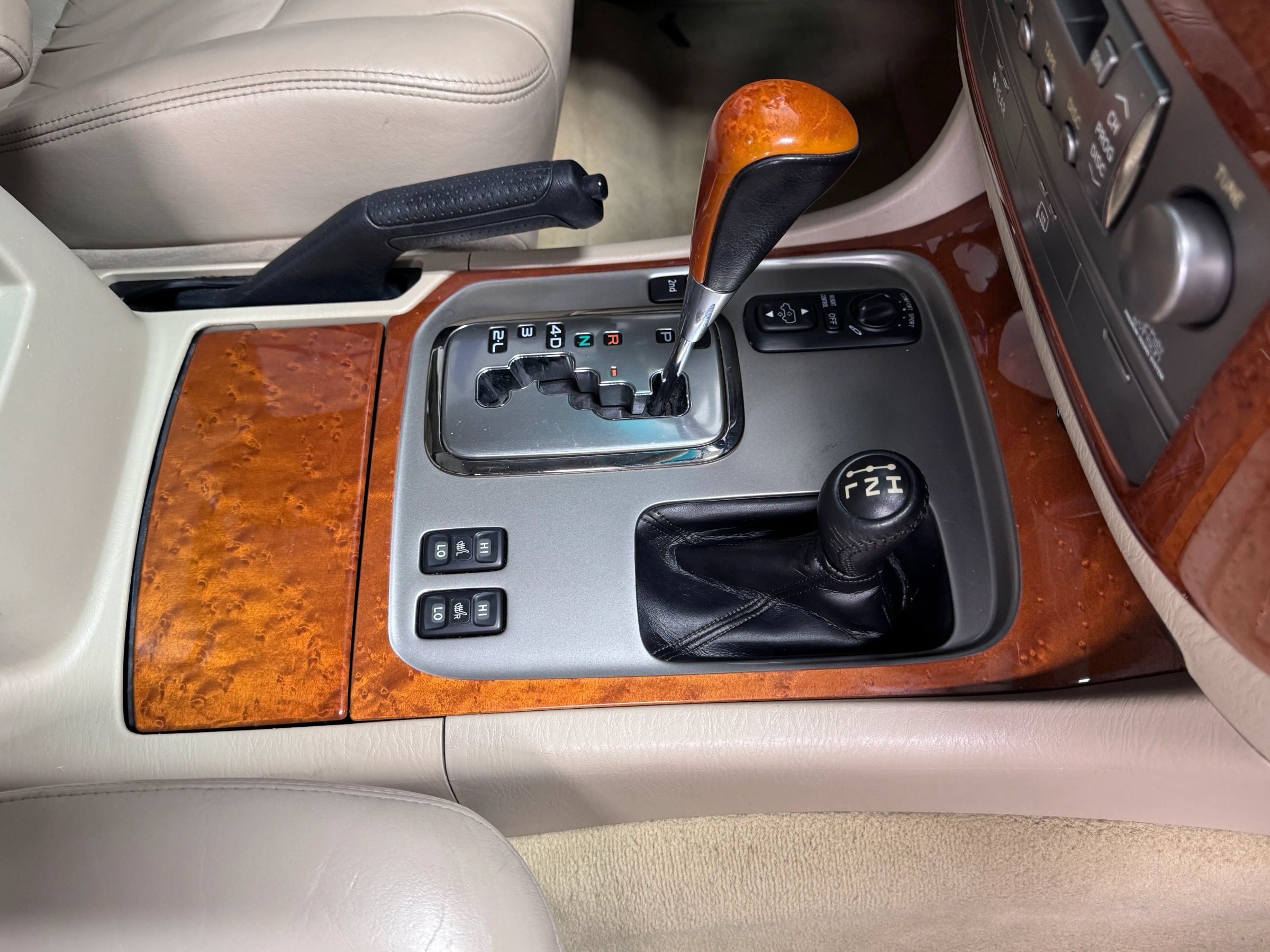 Used 2004 Lexus LX 470 4WD image 13