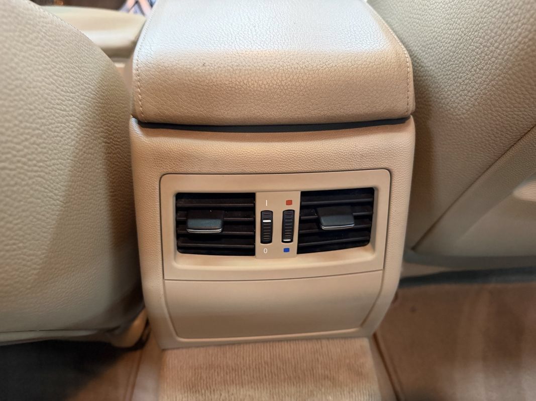 Used 2011 BMW 335i xDrive Sedan AWD/4WD image 29