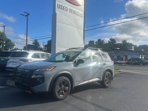 Used 2025 Nissan Rogue SV w/ Rock Creek Premium Package AWD/4WD image 3
