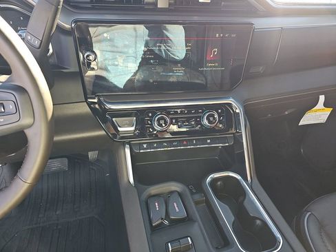 Used 2025 GMC Sierra 3500 Denali w/ Technology Package image 7