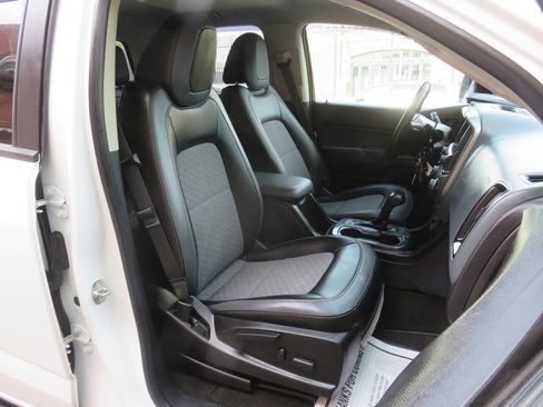 Used 2016 Chevrolet Colorado Z71 AWD/4WD image 12