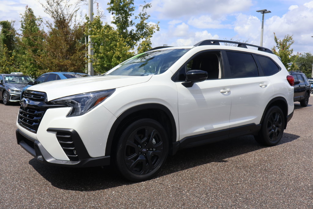 Certified 2025 Subaru Ascent Bronze Edition w/ Onyx Package AWD/4WD image 4