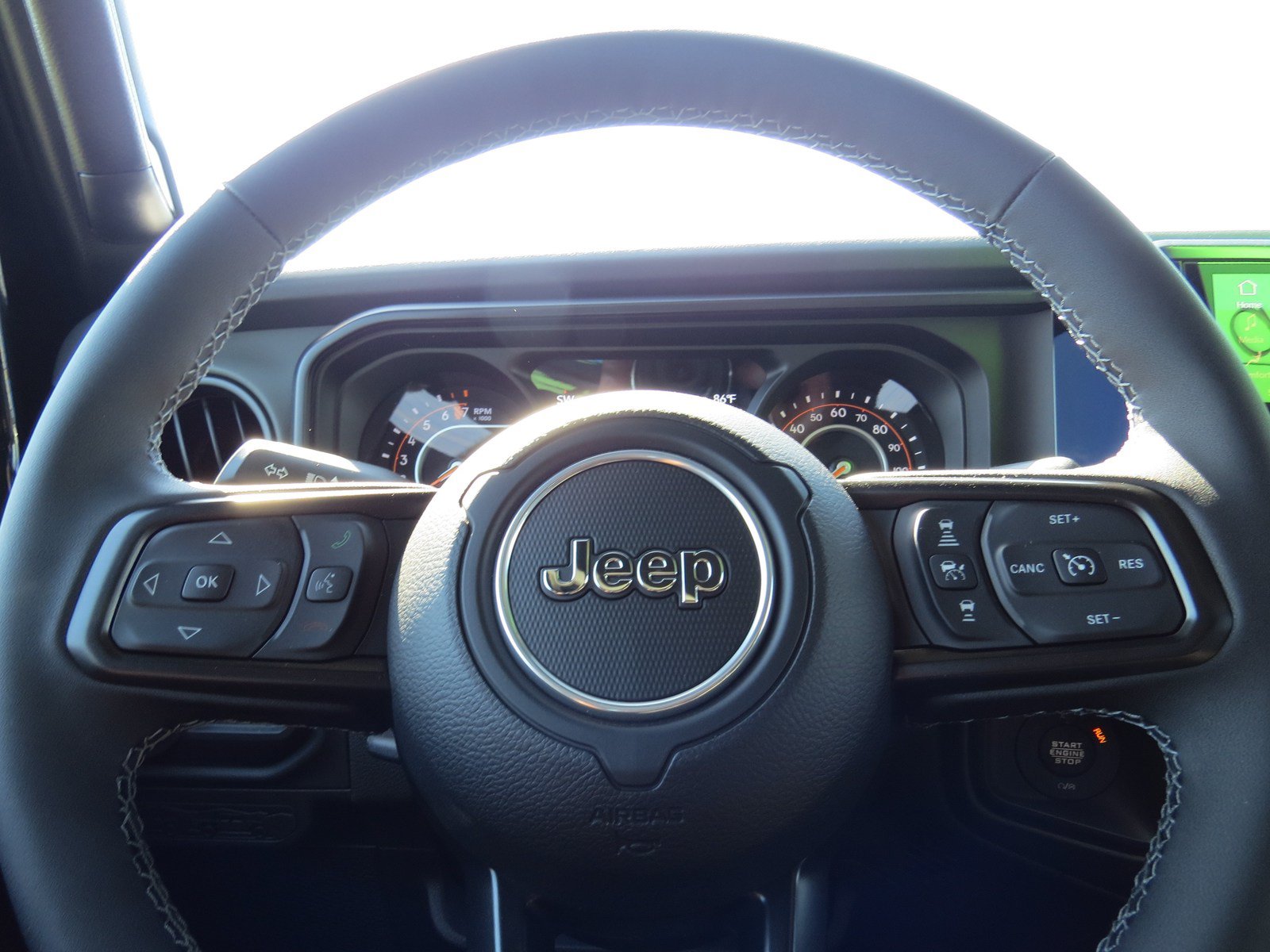 Used 2025 Jeep Gladiator Mojave AWD/4WD image 15