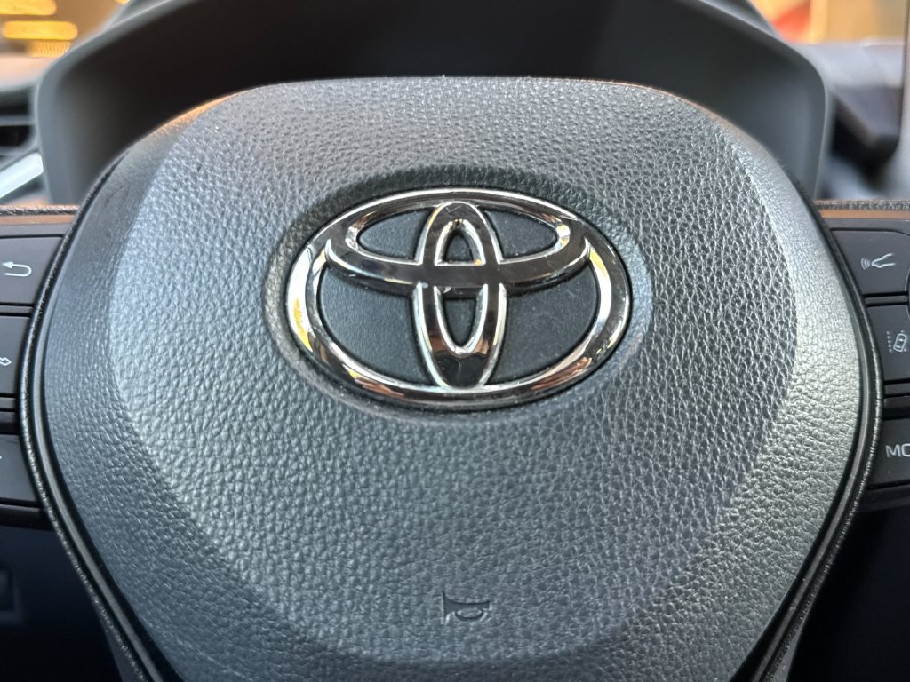 Used 2024 Toyota RAV4 XLE FWD image 37