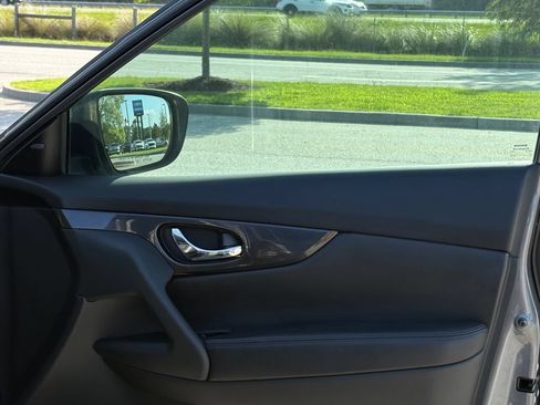 Used 2018 Nissan Rogue S FWD image 25
