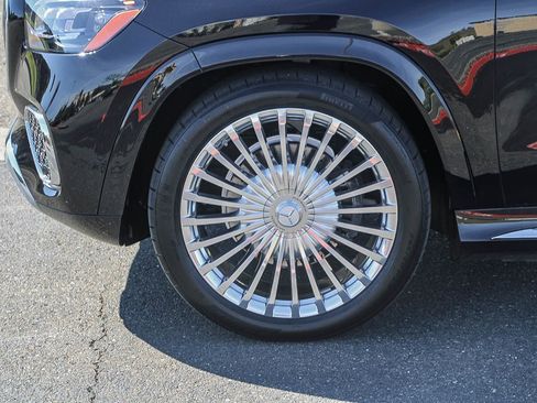 Certified 2024 Mercedes-Benz Maybach GLS 600 4MATIC image 14