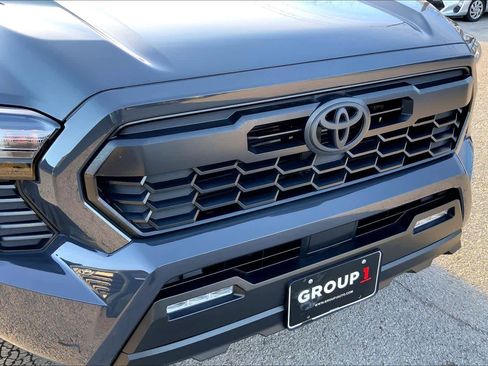 Used 2024 Toyota Tacoma TRD Off-Road image 28