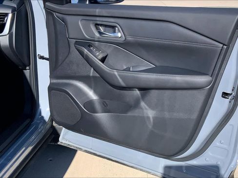 Used 2025 Nissan Rogue SL image 22