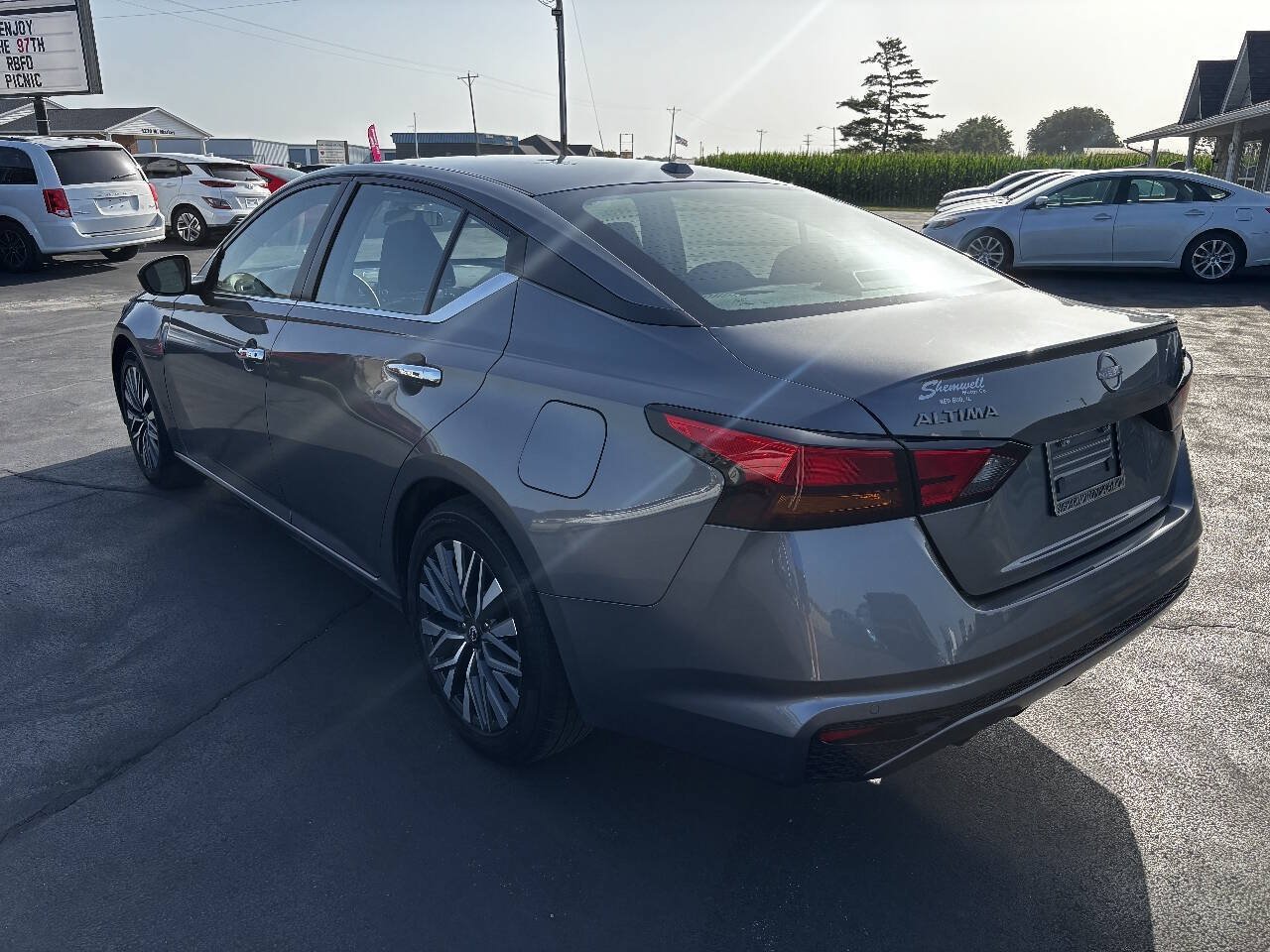 Used 2024 Nissan Altima 2.5 SV FWD image 5