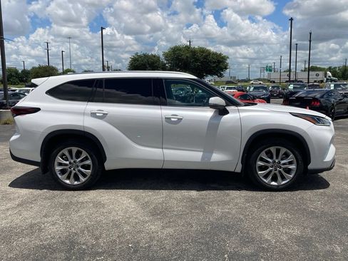 Used 2024 Toyota Highlander Limited AWD/4WD image 4