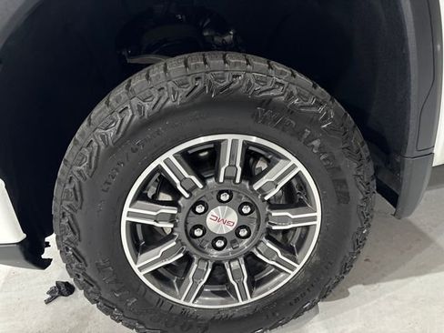 Used 2025 GMC Sierra 1500 AT4 image 29