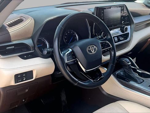 Used 2021 Toyota Highlander Limited AWD/4WD image 18