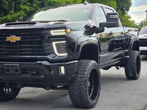 Used 2024 Chevrolet Silverado 2500 Custom w/ Custom Value Package AWD/4WD image 3
